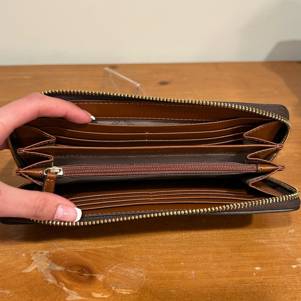 Michael Kors Logo Continental Wallet - Picture 6 of 7